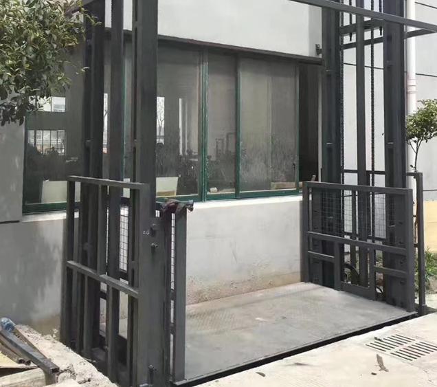 云霄导轨式施工升降机助力民生工程提速增效